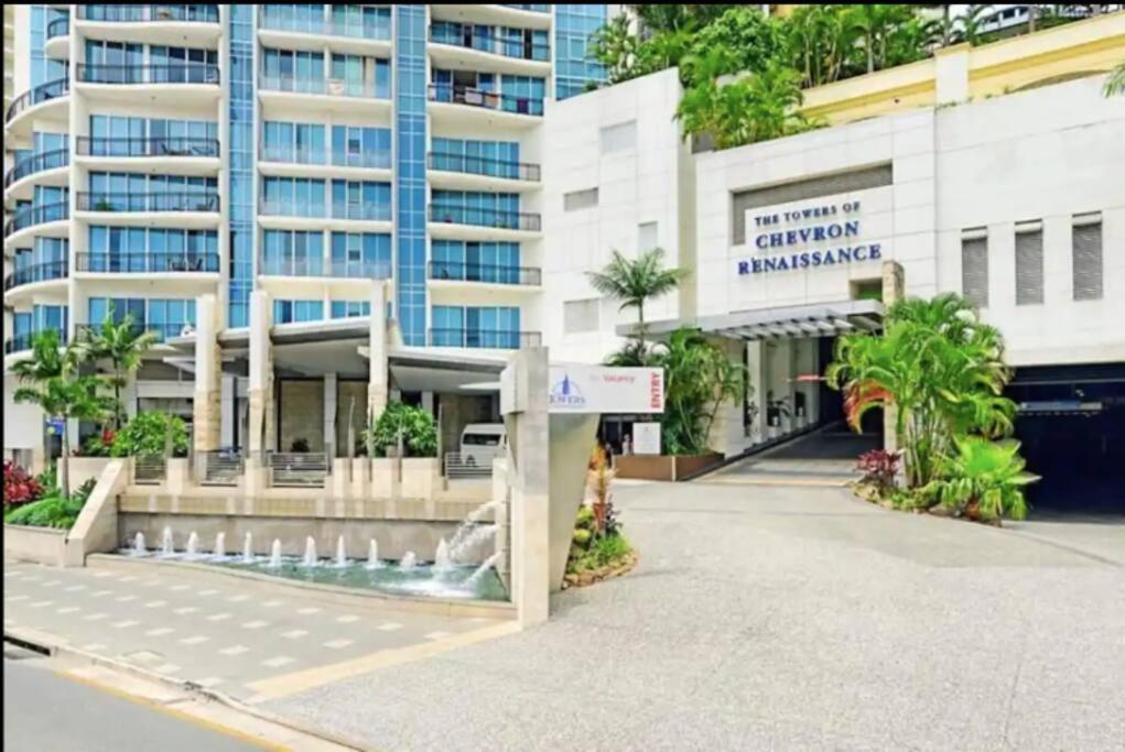 Apartment Picturesque Waterviews2br In Chevron Renaissance
