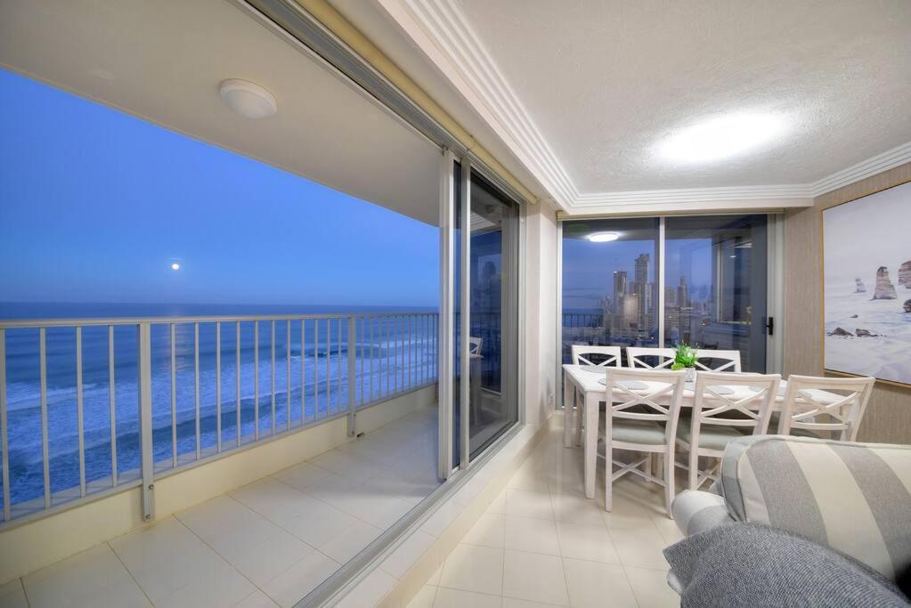 Spectacular Luxury Beachfront Apartment *