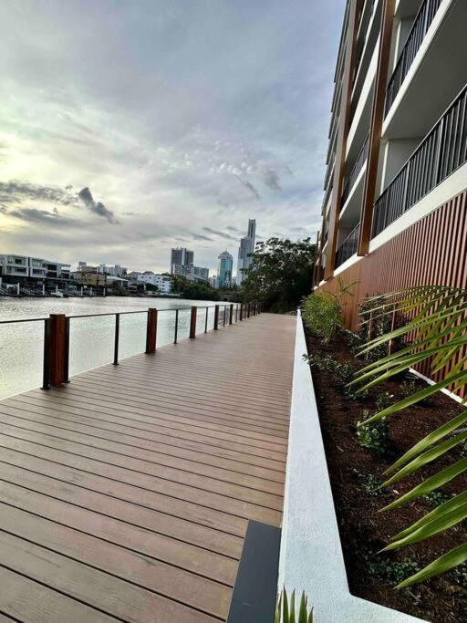 Apartment New Living In Surfers Paradise *