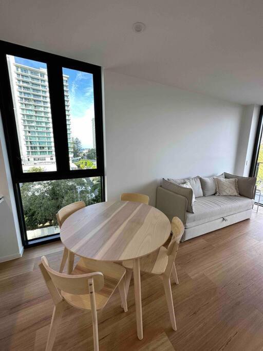 New Living In Surfers Paradise Apartment Gold Coast
