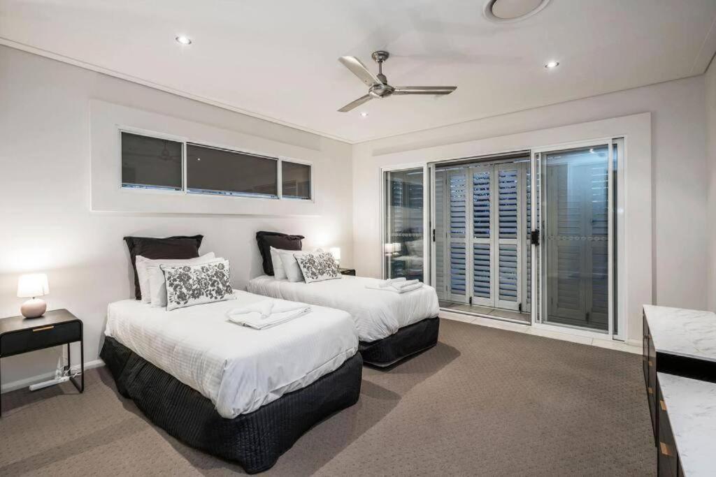Large Spacious 4br4b Surfers With Pool 1 Holiday home