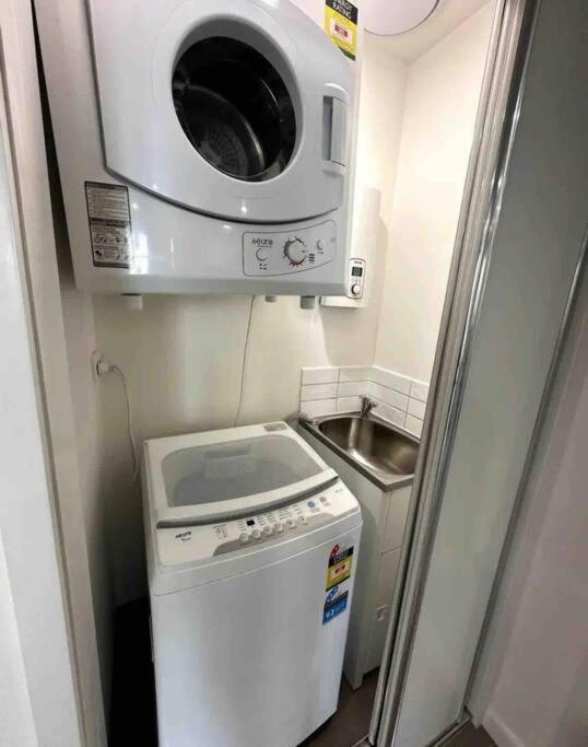 Brand New 1 Block From 2 Bed Aprt Apartment Gold Coast