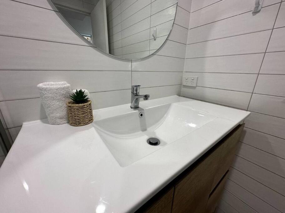 Brand New 1 Block From 2 Bed Aprt Apartment