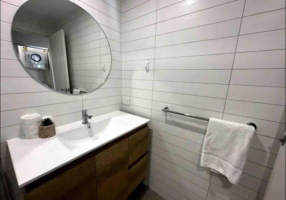 Apartment Brand New 1 Block From 2 Bed Aprt Gold Coast