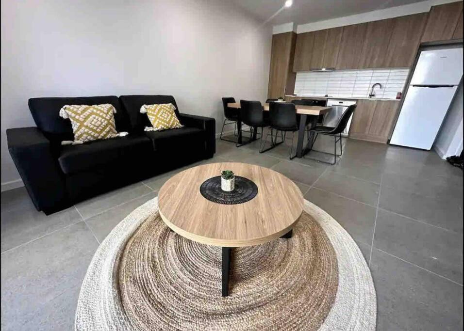 Apartment Brand New 1 Block From 2 Bed Aprt