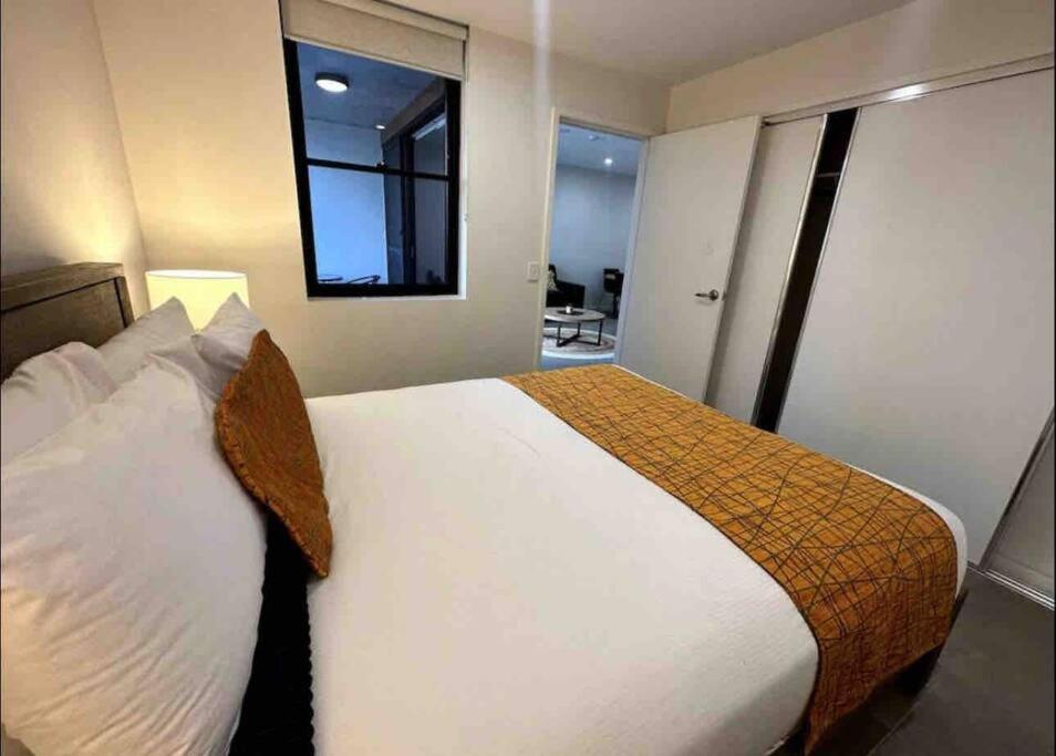 Brand New 1 Block From 2 Bed Aprt Apartment *
