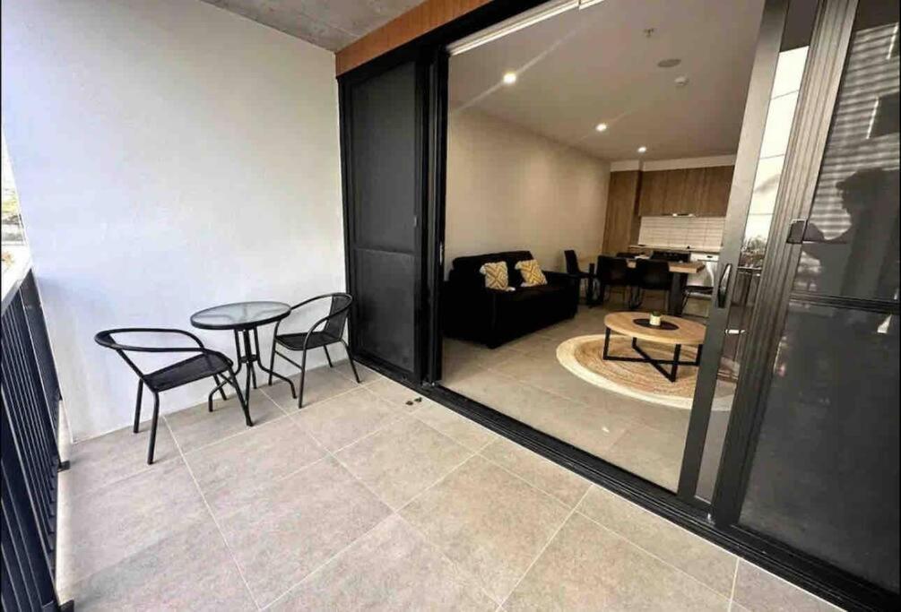 Apartment Brand New 1 Block From 2 Bed Aprt