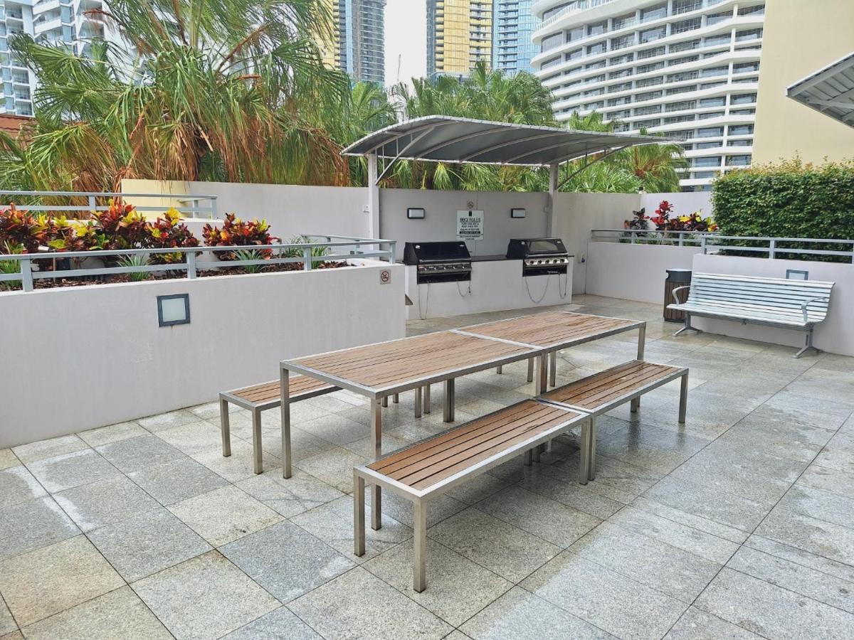 Broadbeach On The Park 2-bedroom * Gold Coast
