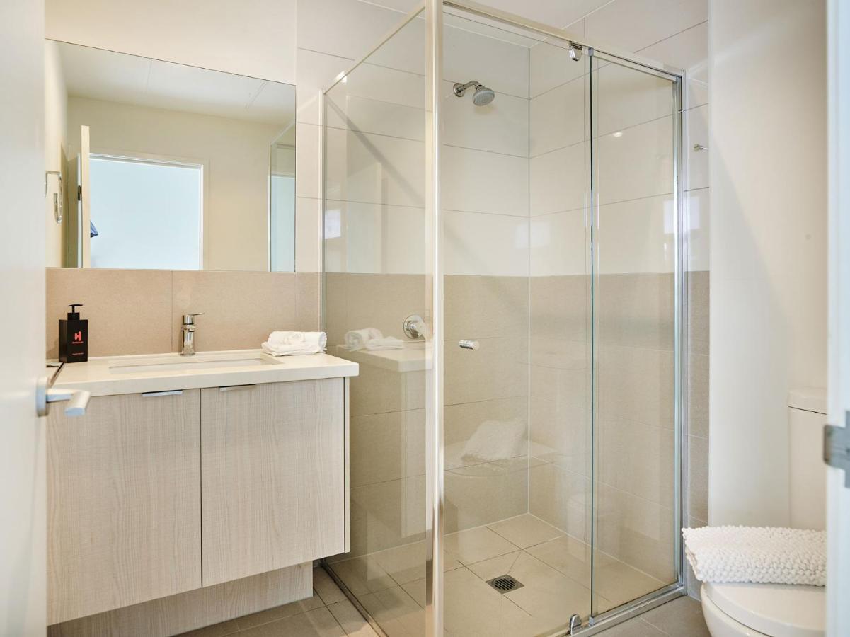Emerald Lakes 3 Level * Gold Coast