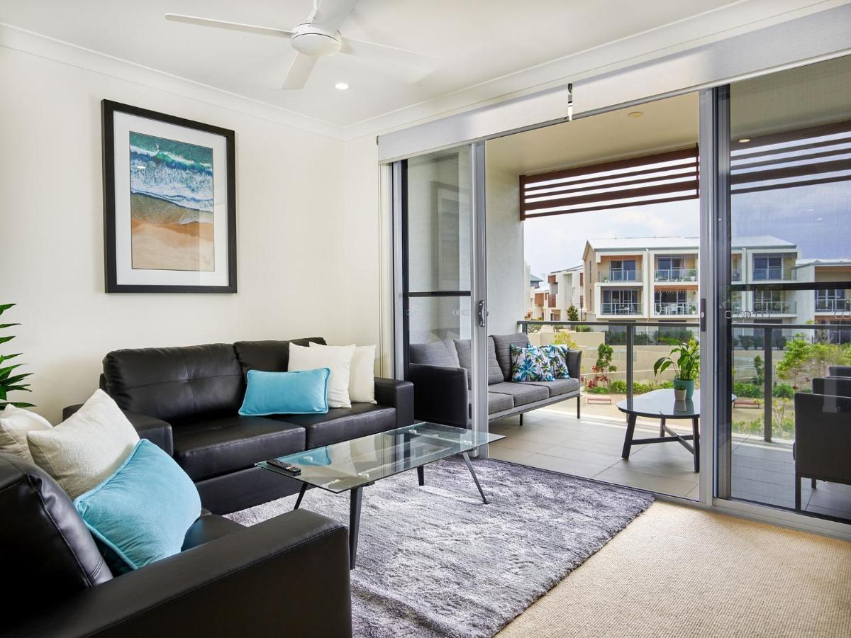 Emerald Lakes 3 Level Apartment