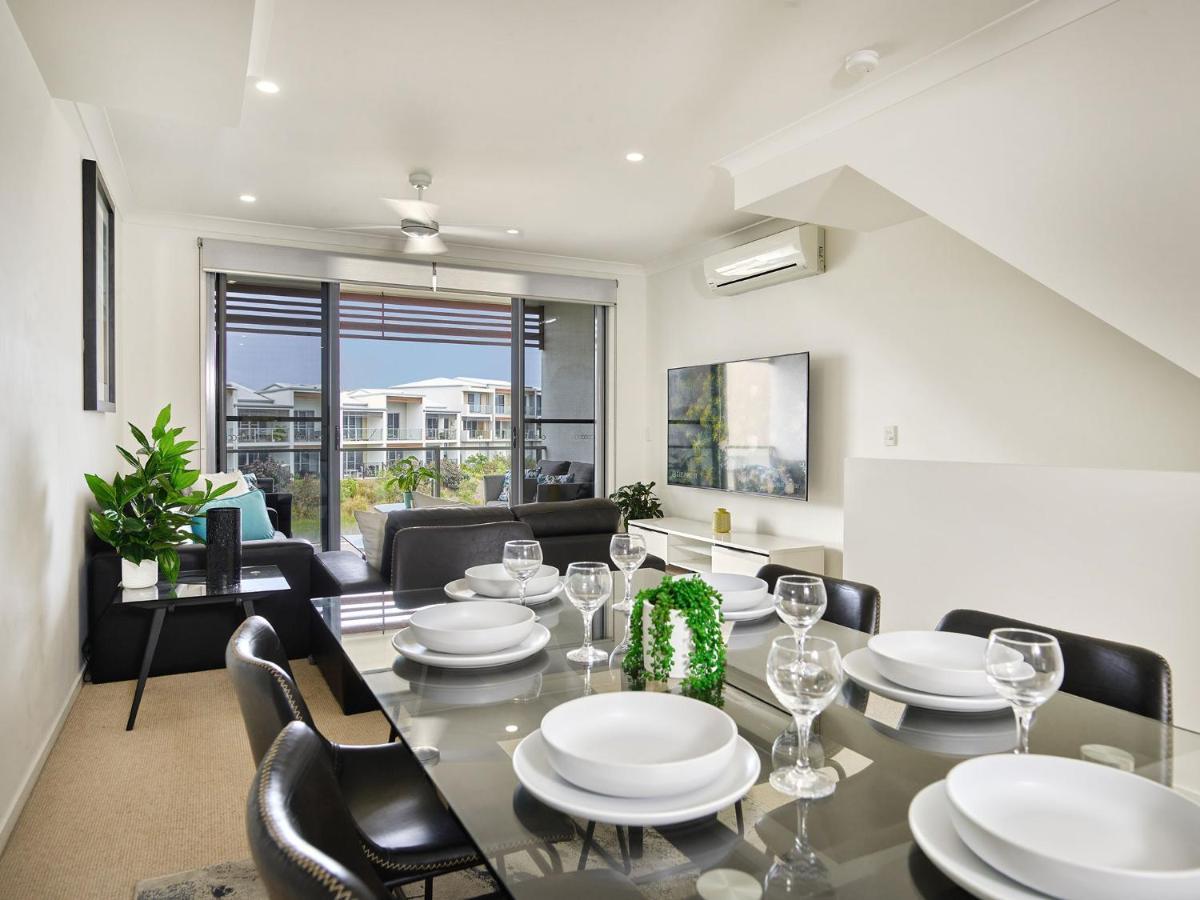 Emerald Lakes 3 Level Gold Coast