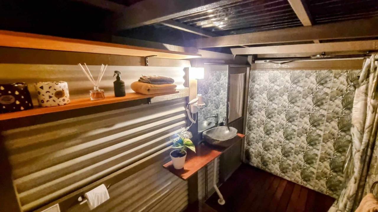 Healing Garden - California King Bed - Uluwatu Guest house