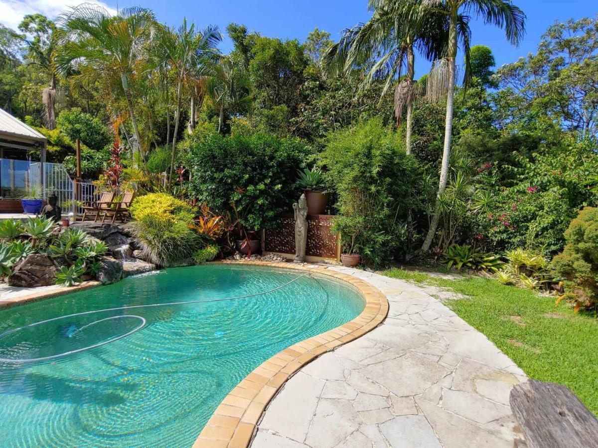 Healing Garden - California King Bed - Uluwatu Guest house