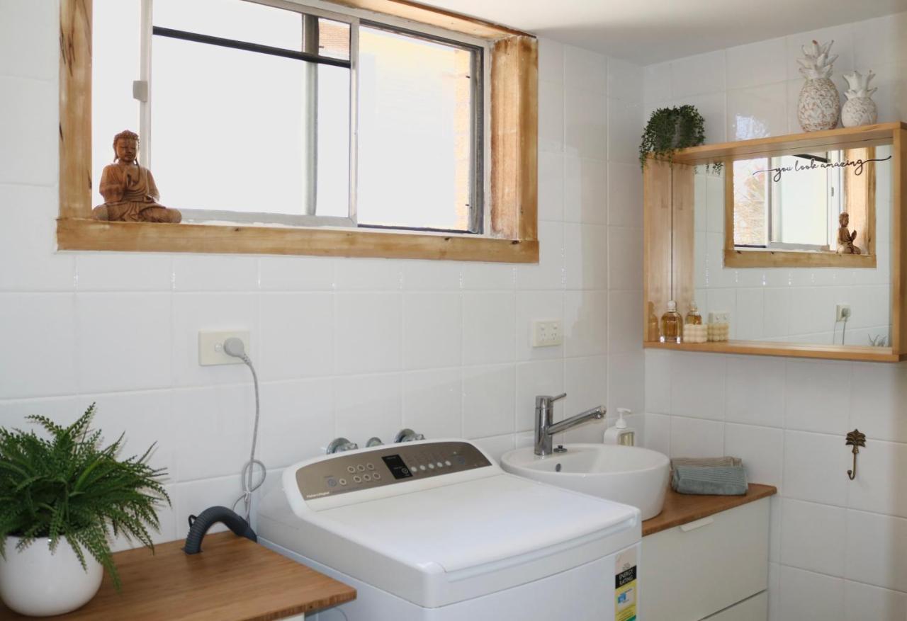 Surf Shack In Iconic Rainbow Bay - Coolangatta Qld Apartment *