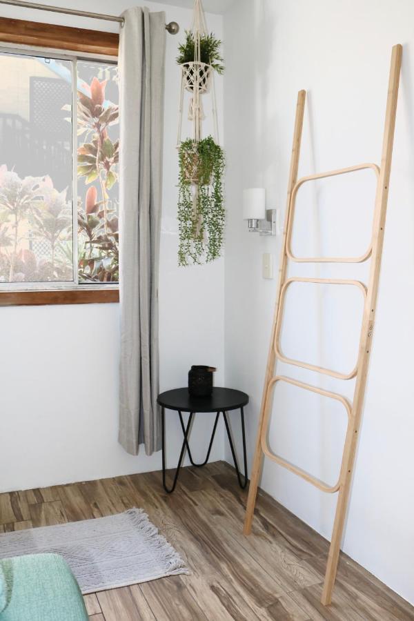 Surf Shack In Iconic Rainbow Bay - Coolangatta Qld Apartment