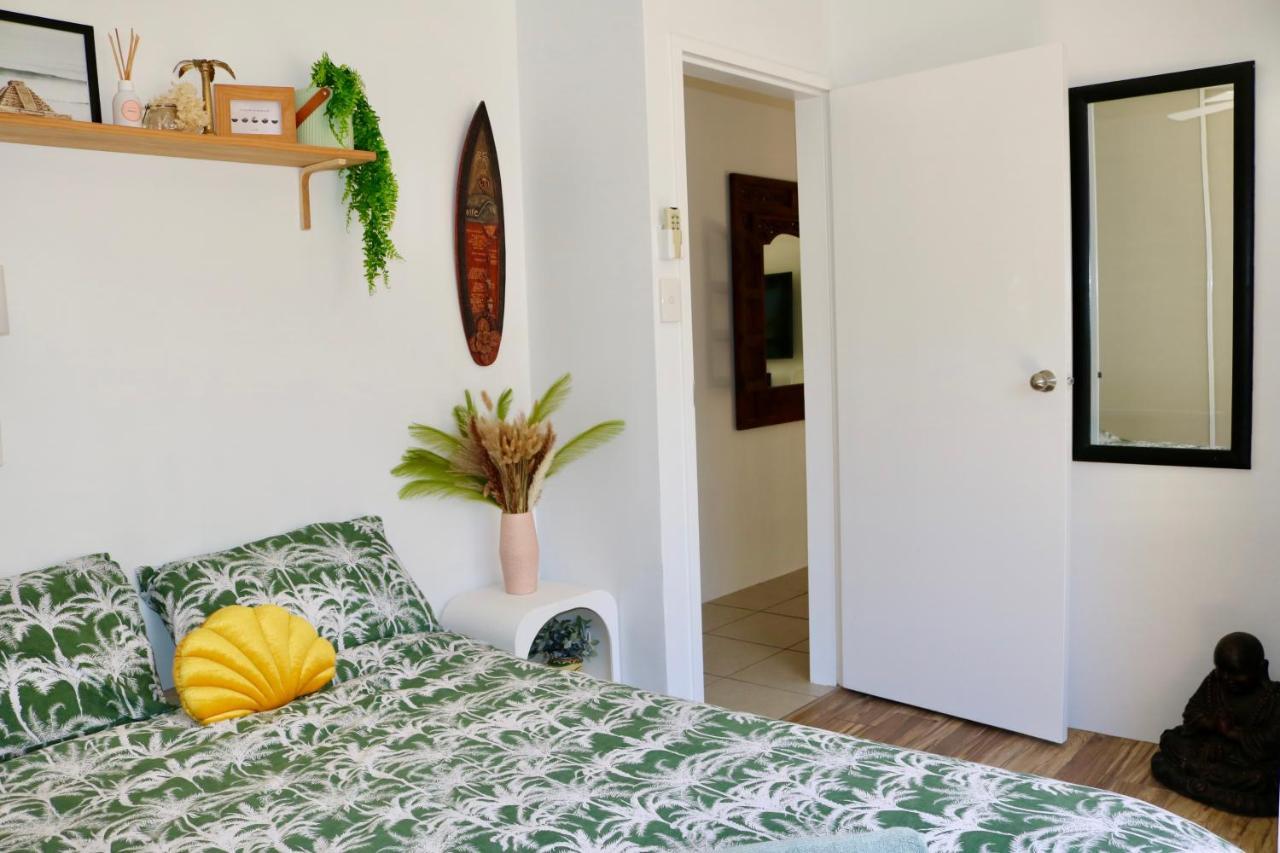 Surf Shack In Iconic Rainbow Bay - Coolangatta Qld *