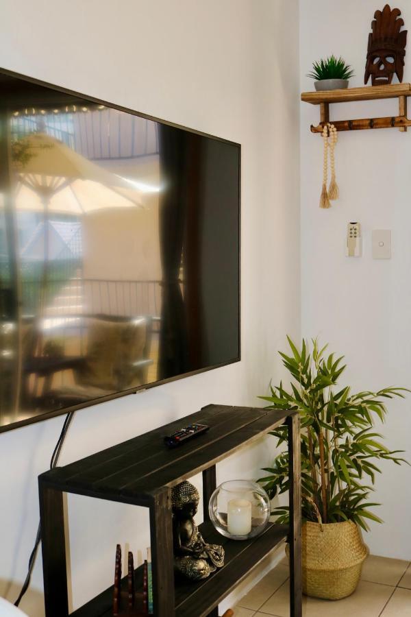 Surf Shack In Iconic Rainbow Bay - Coolangatta Qld Apartment