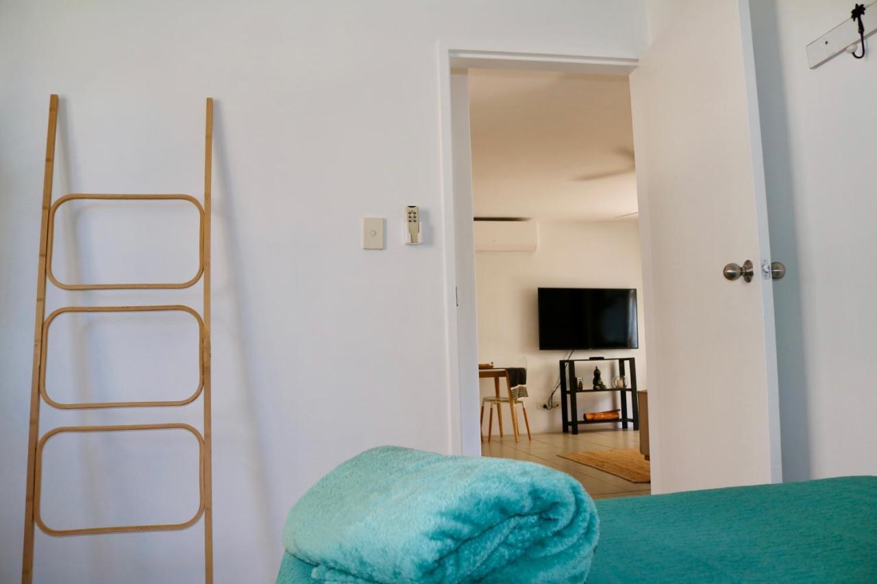 Surf Shack In Iconic Rainbow Bay - Coolangatta Qld Apartment