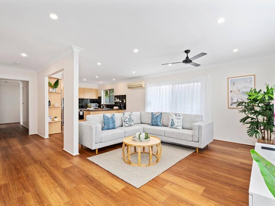 Southport Oasis 6br Pool Central *