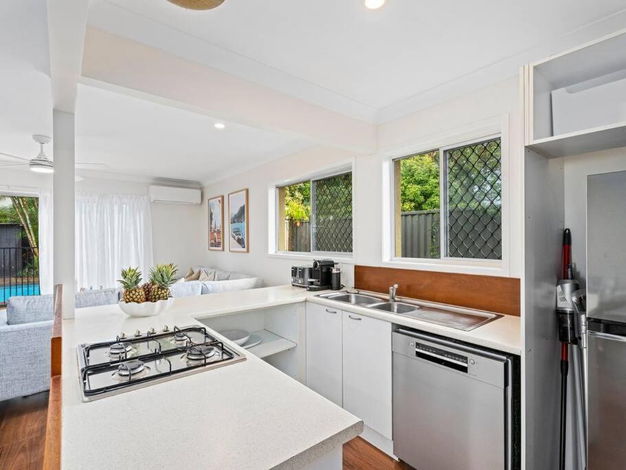 Villa Southport Oasis 6br Pool Central Gold Coast