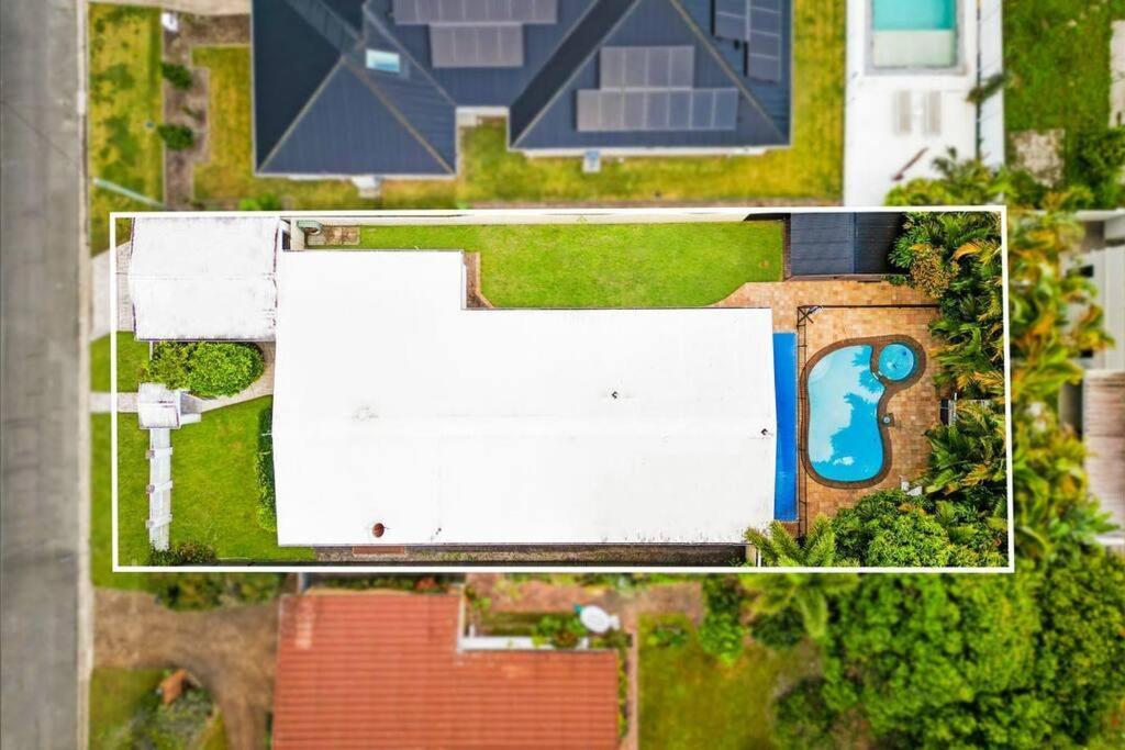 Southport Oasis 6br Pool Central Villa Gold Coast