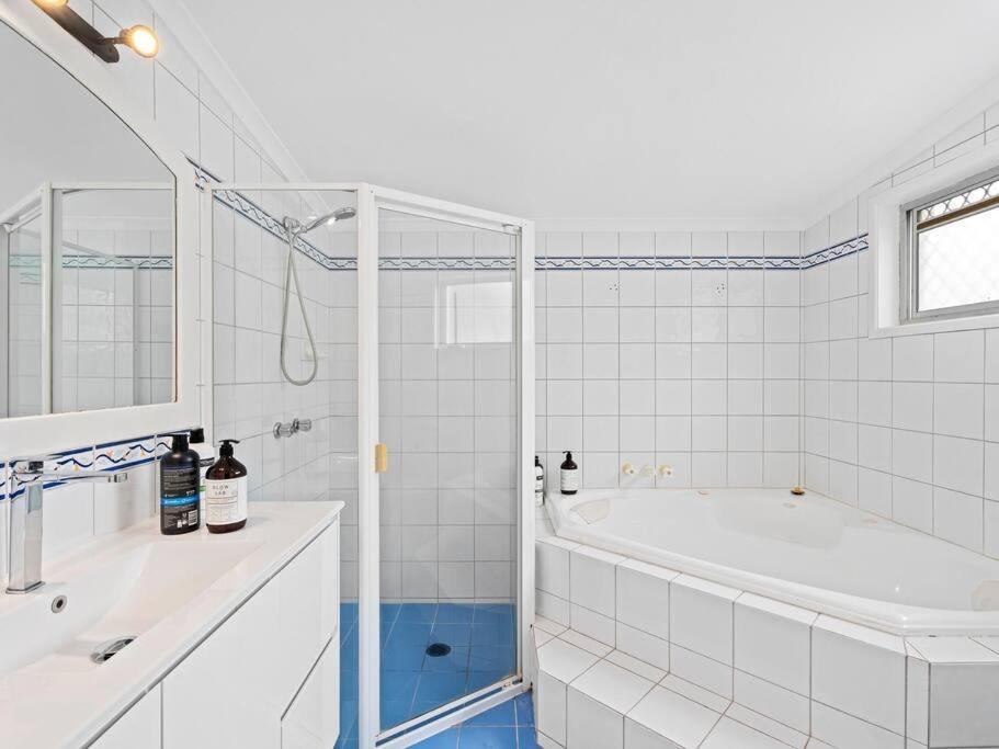 Villa Southport Oasis 6br Pool Central *