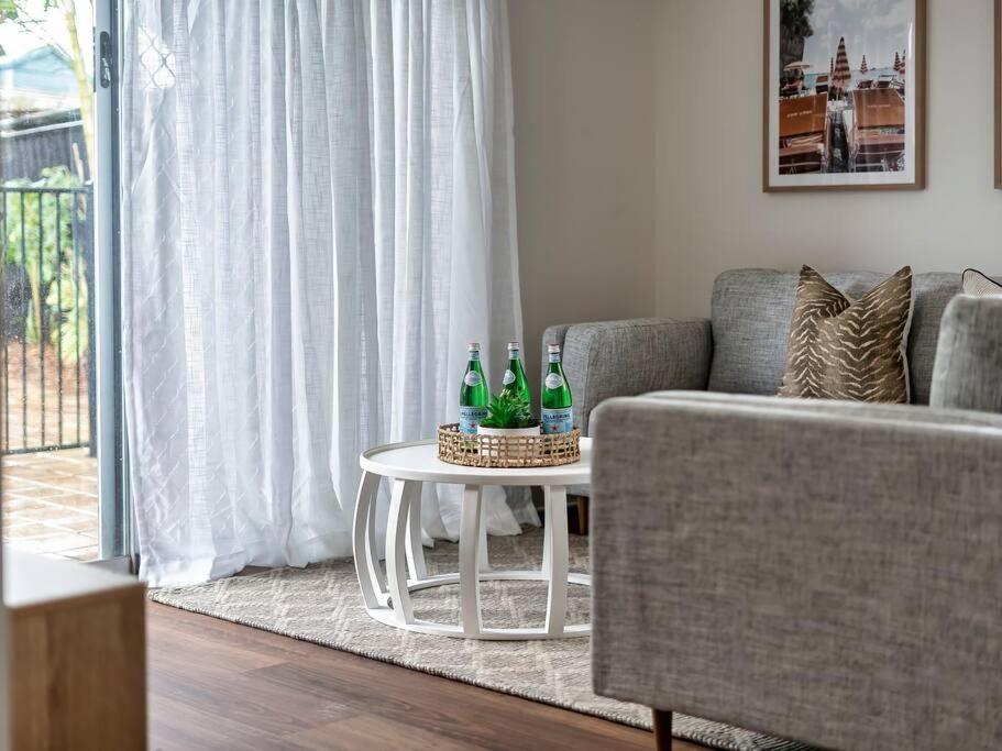 Southport Oasis 6br Pool Central *