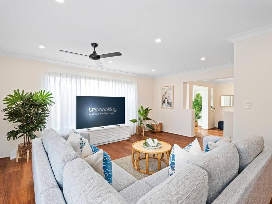 Villa Southport Oasis 6br Pool Central
