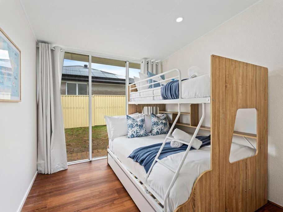 Southport Oasis 6br Pool Central Villa