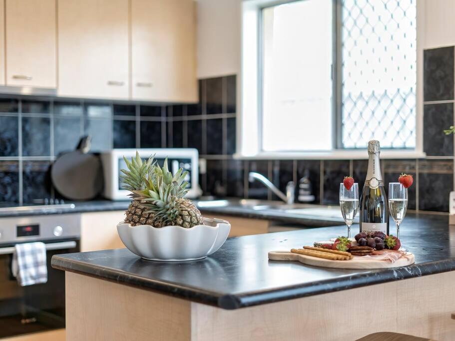 Villa Southport Oasis 6br Pool Central Gold Coast