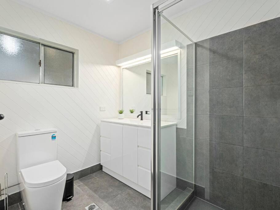 Villa Southport Oasis 6br Pool Central