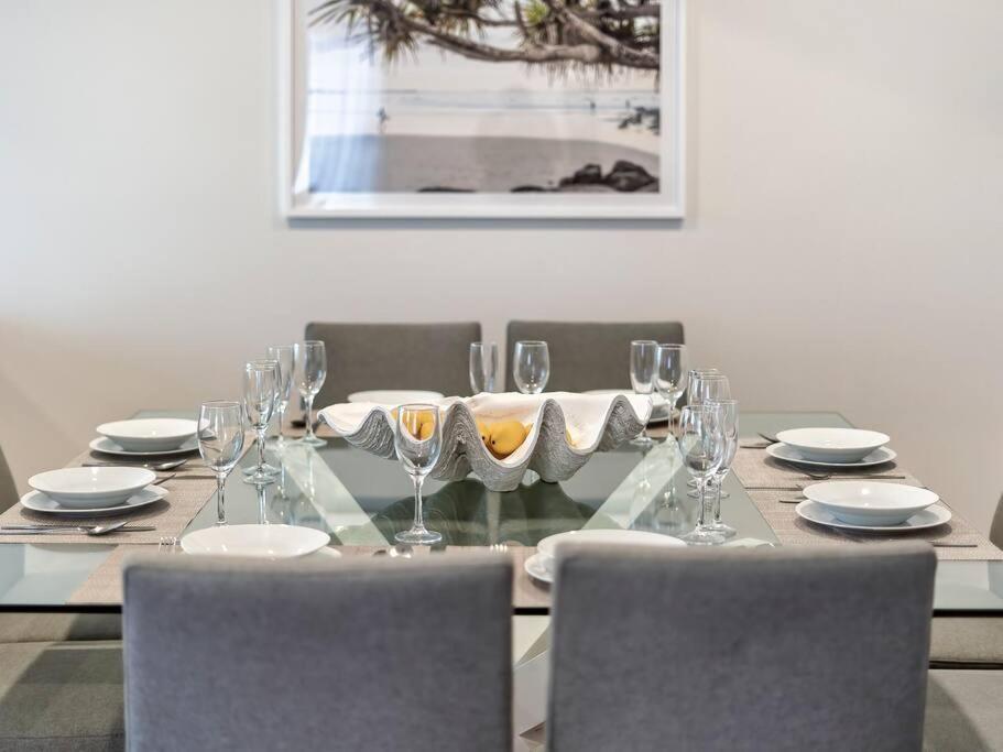 Southport Oasis 6br Pool Central * Gold Coast