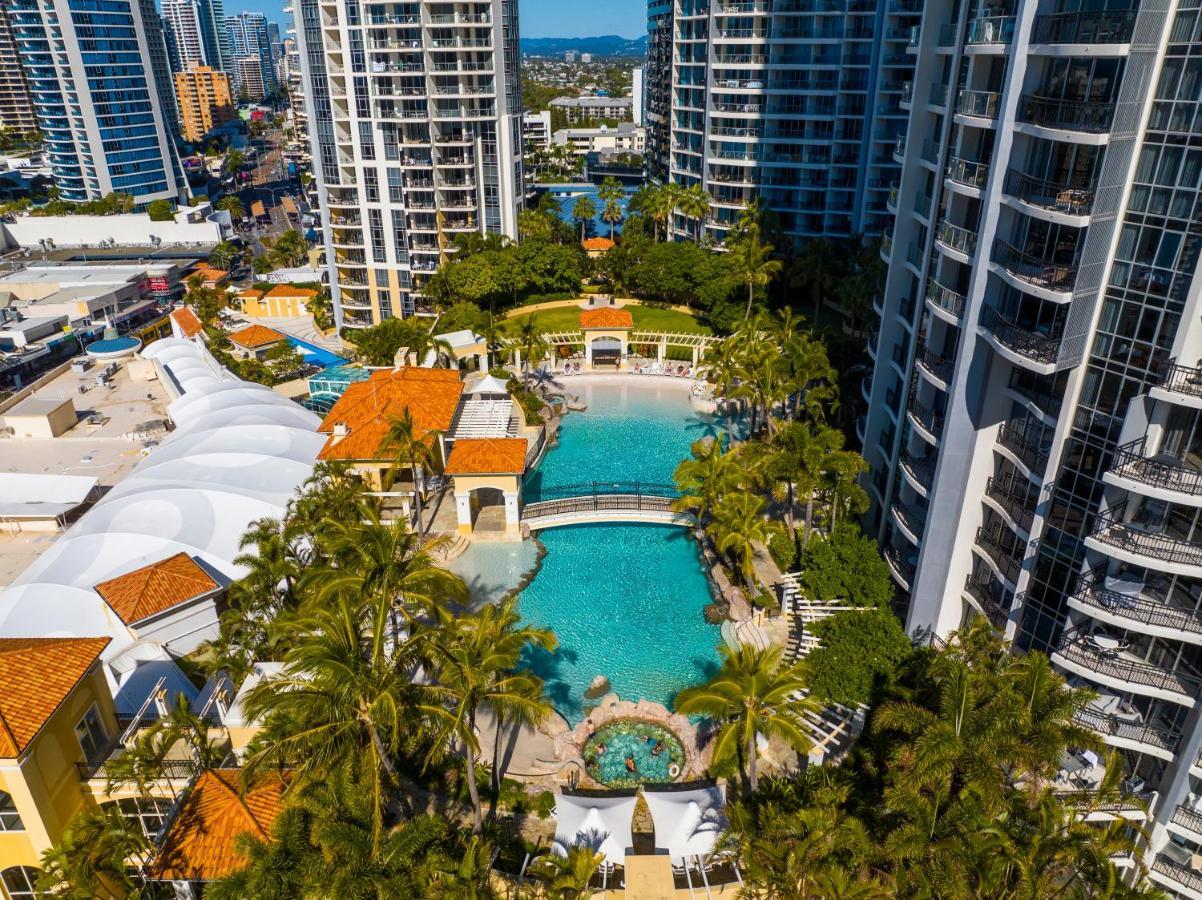 Chevron Big Family 3brm, 3 Pools, Gym, Sauna, Spa. Gold Coast