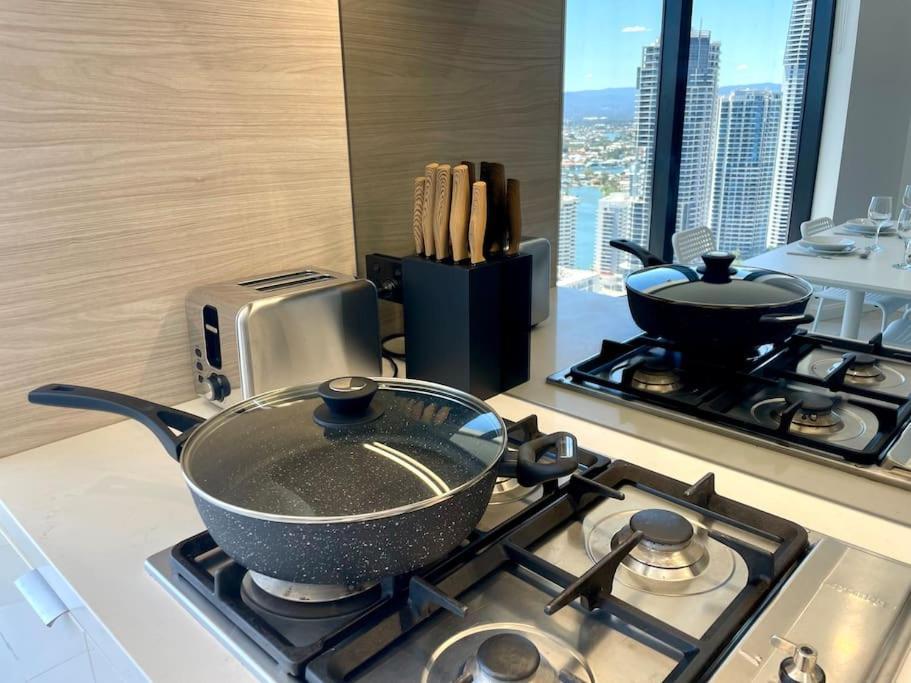 In The Heart Of Surfers Paradise Oceanview Cozy 1b 34f * Gold Coast