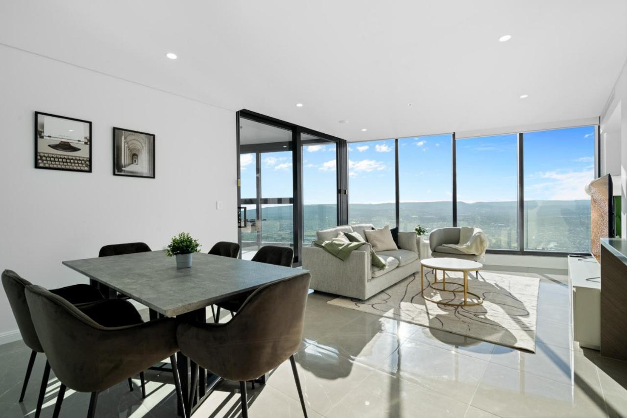 Apartment The Seabreeze - Beachfront 67f Sunset 2 Bedroom Skyhome With Netflix & Pool