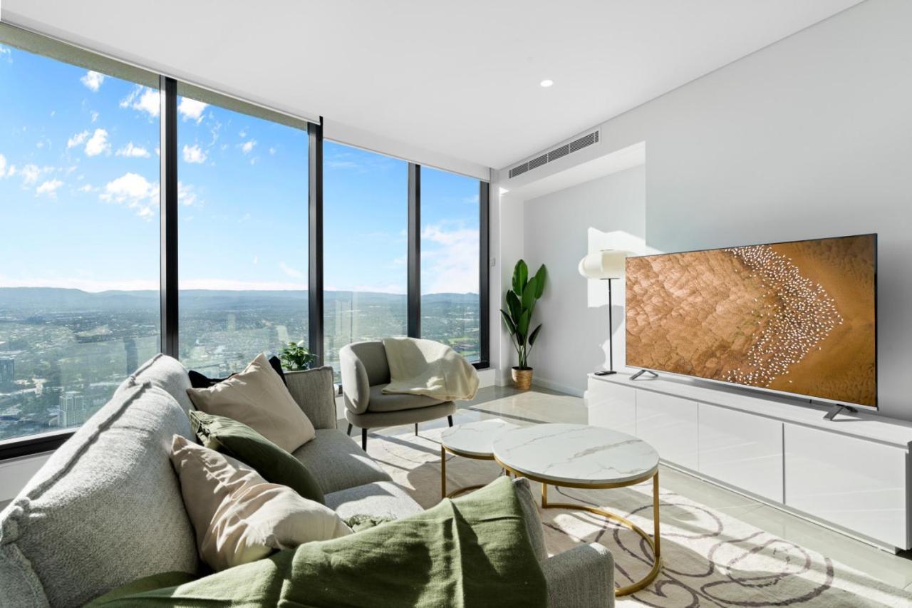 The Seabreeze - Beachfront 67f Sunset 2 Bedroom Skyhome With Netflix & Pool Gold Coast