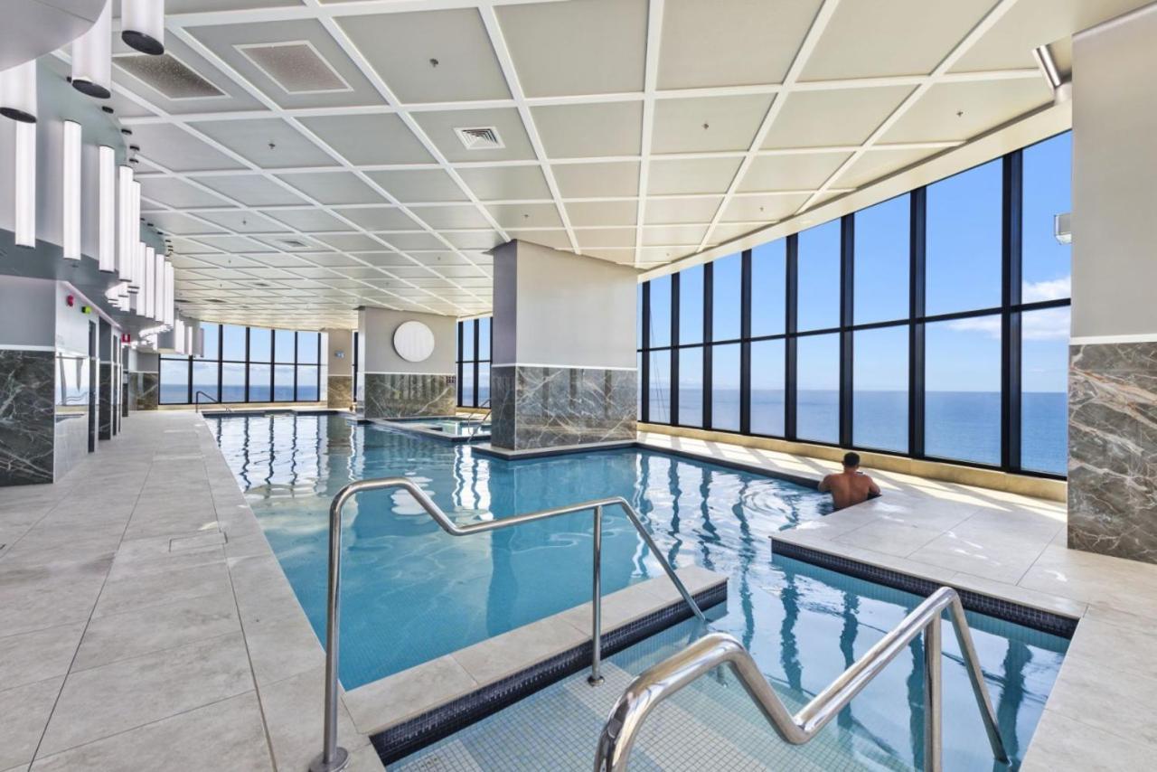 The Seabreeze - Beachfront 67f Sunset 2 Bedroom Skyhome With Netflix & Pool Apartment
