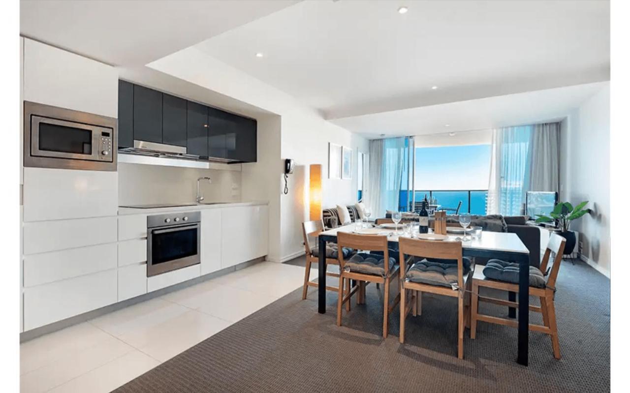 Hilton 2 Bed 2 Bath With Car Park 12704 Apartment *