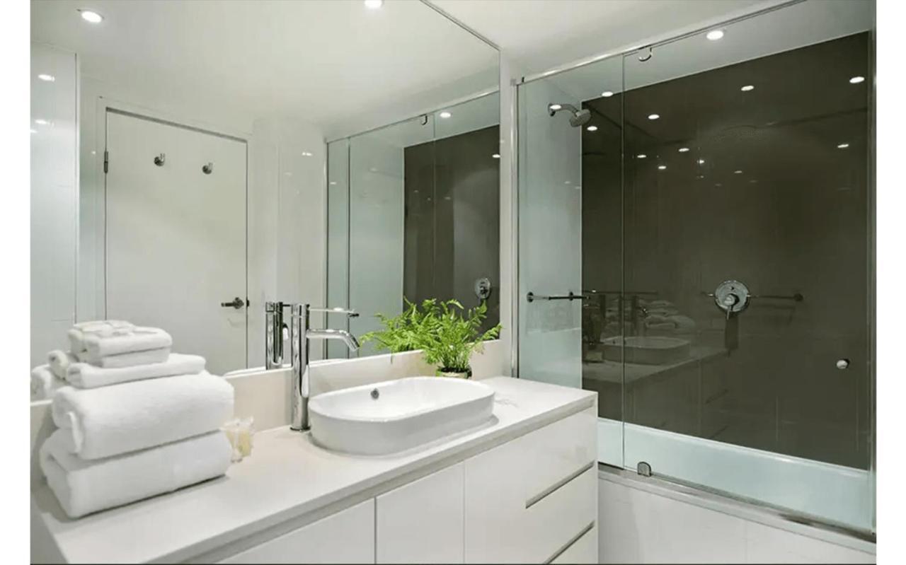 Hilton 2 Bed 2 Bath With Car Park 12704 Apartment *