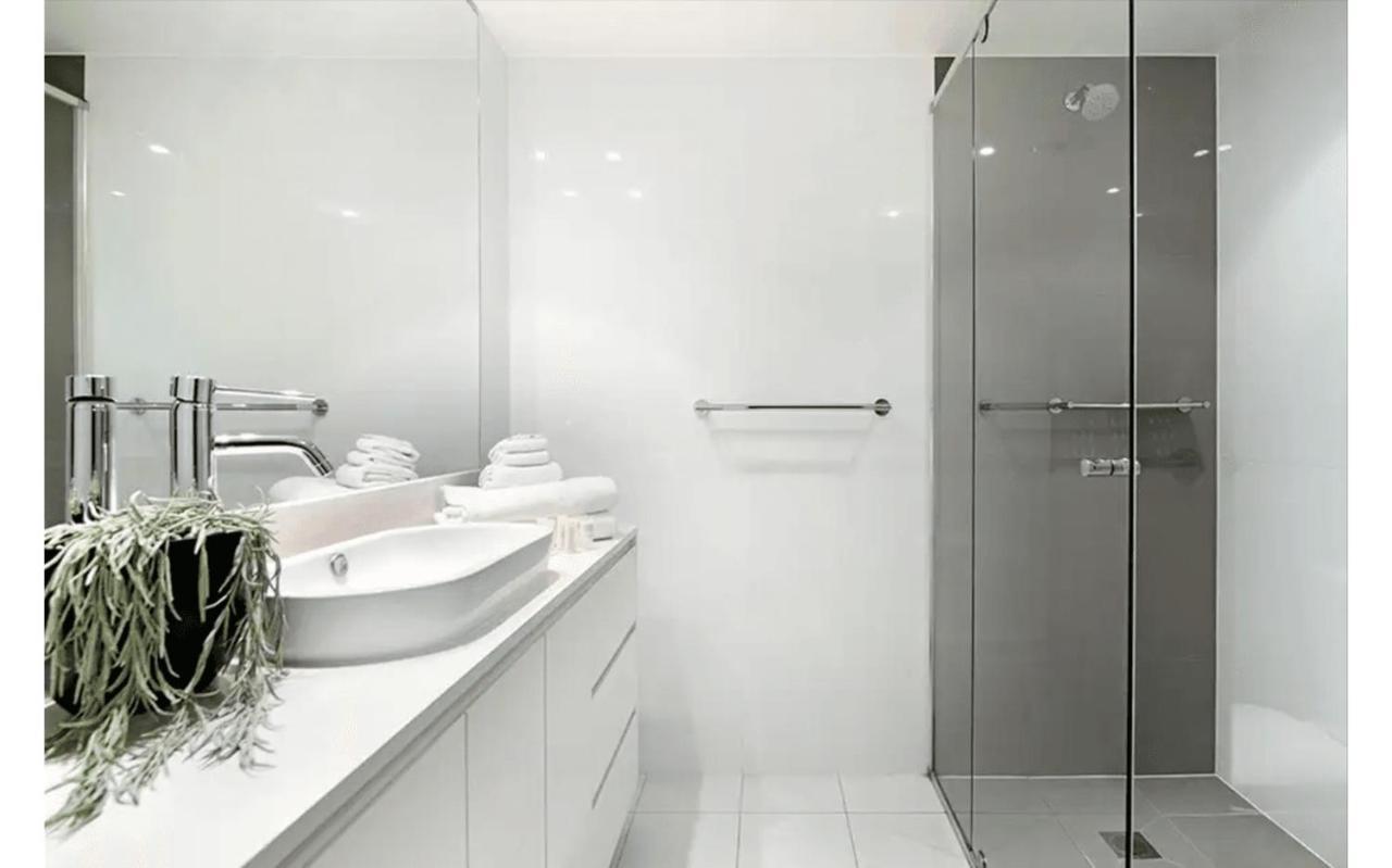 Hilton 2 Bed 2 Bath With Car Park 12704 Apartment