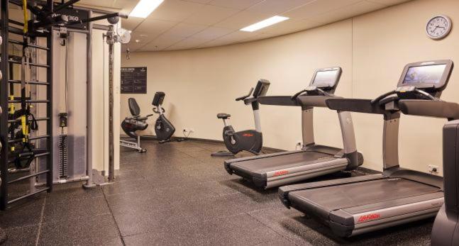 Apartment Hilton 2 Bed 2 Bath With Car Park 12704