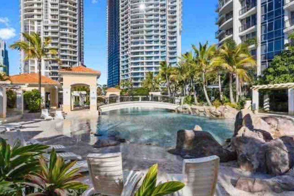 Chevron Surfers - 2 Bedroom 2 Bathroom Apartment Gold Coast