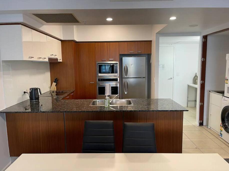 Chevron Surfers - 2 Bedroom 2 Bathroom * Gold Coast
