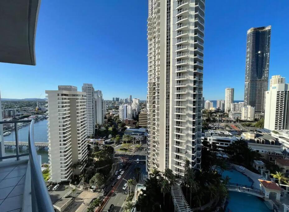 Chevron Surfers - 2 Bedroom 2 Bathroom Apartment *