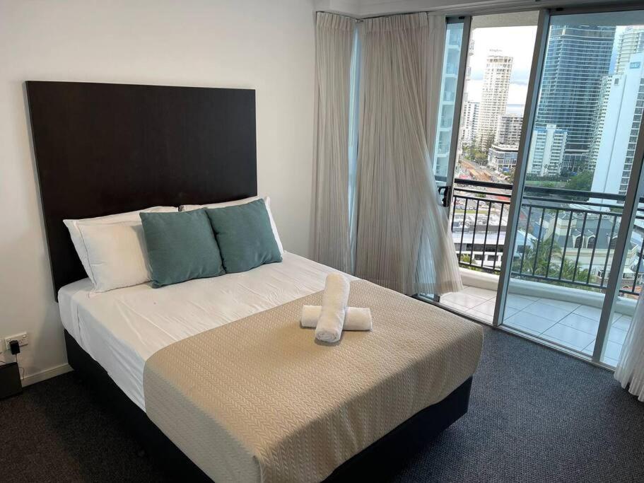 Apartment Chevron Surfers - 2 Bedroom 2 Bathroom Gold Coast