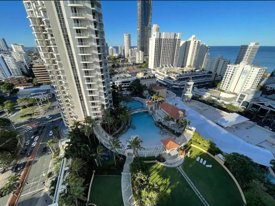 Chevron Surfers - 2 Bedroom 2 Bathroom Apartment *