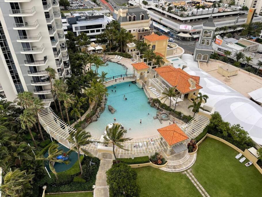 Chevron Surfers - 2 Bedroom 2 Bathroom * Gold Coast