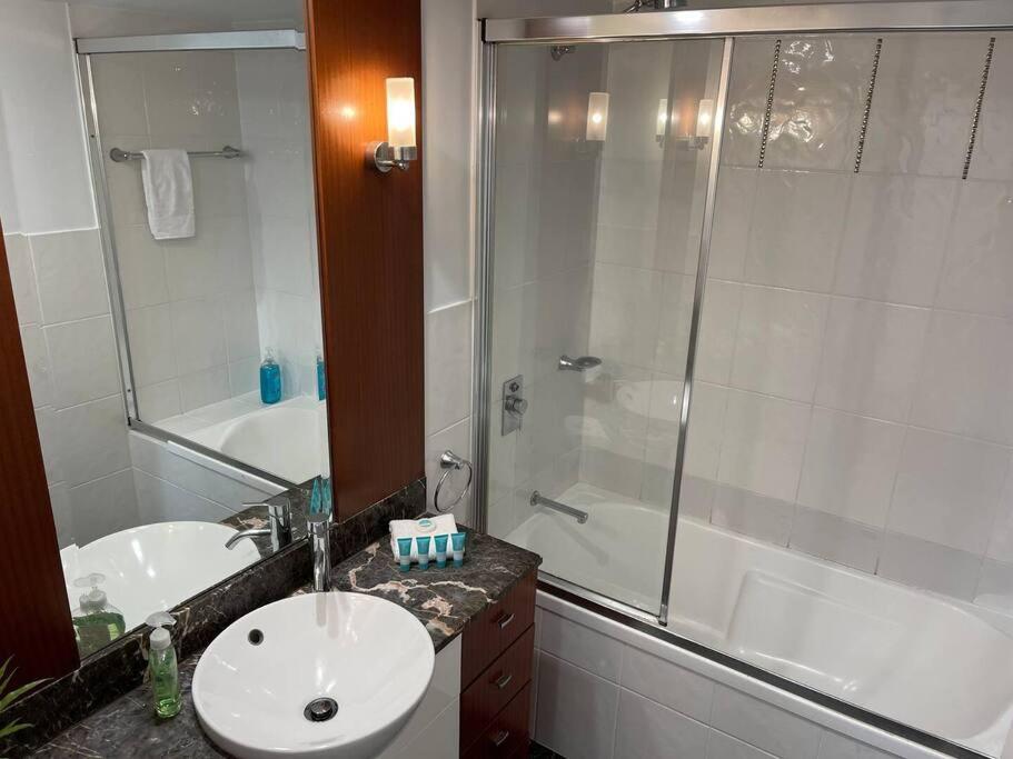 Chevron Surfers - 2 Bedroom 2 Bathroom