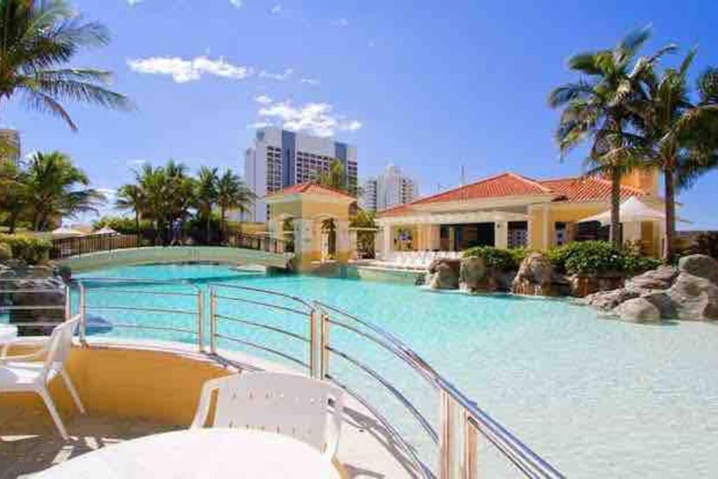 Chevron Surfers - 2 Bedroom 2 Bathroom Apartment