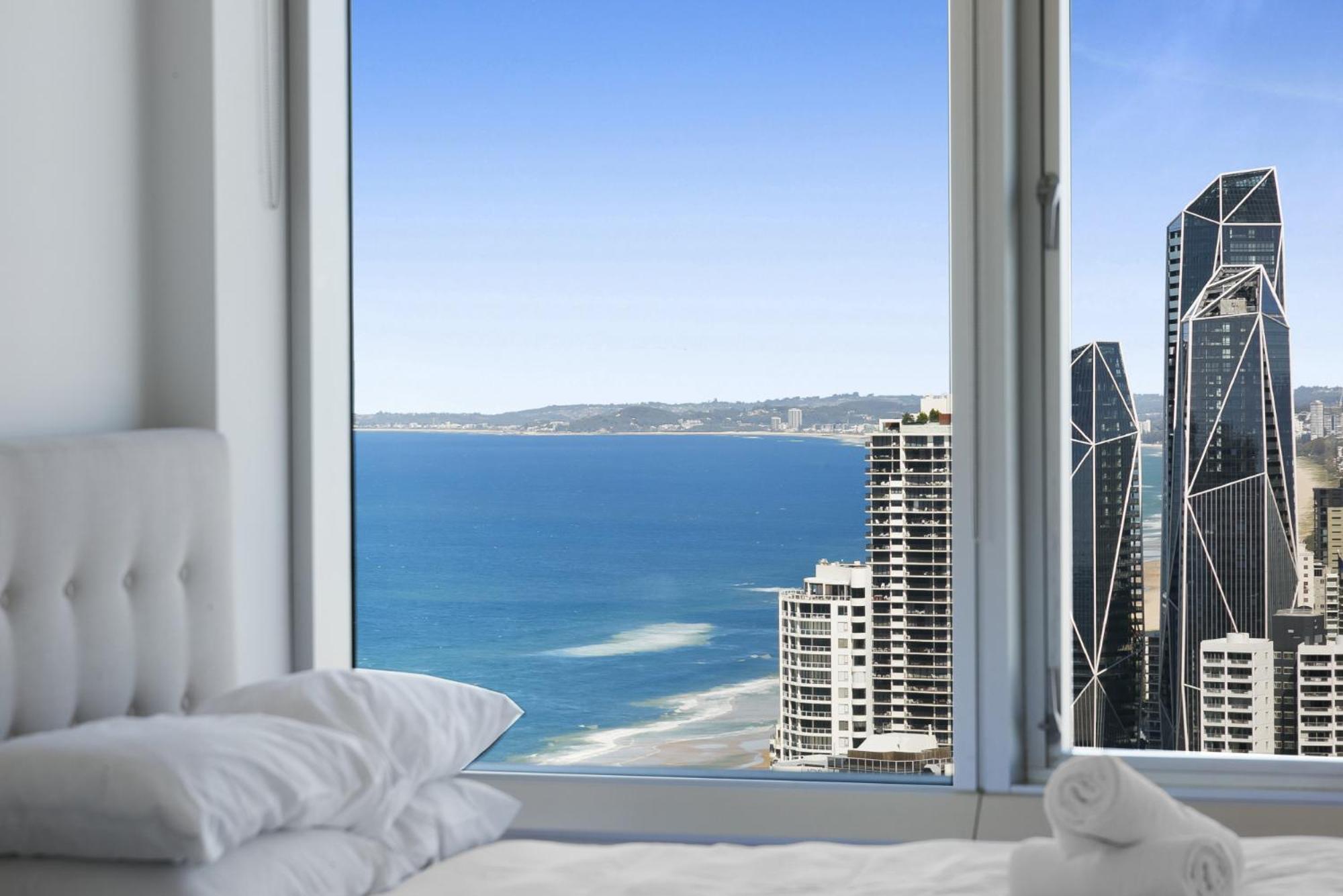 Luxury 3-bed With Pool, Gym & Breathtaking Views * Gold Coast